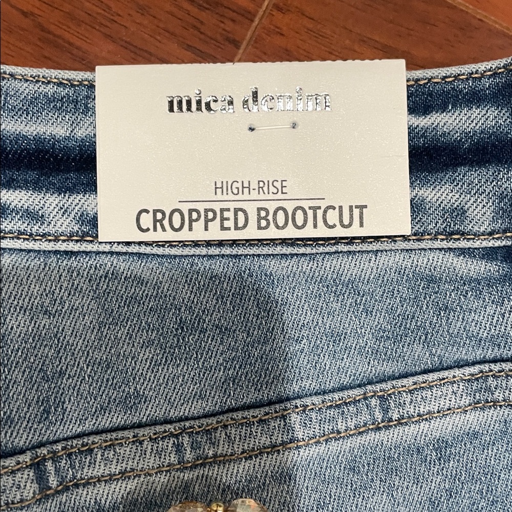 Mica Denim- Women’s Light Blue Distressed High Rise Cropped Jeans- Size 30- NWT! - Picture 5 of 8